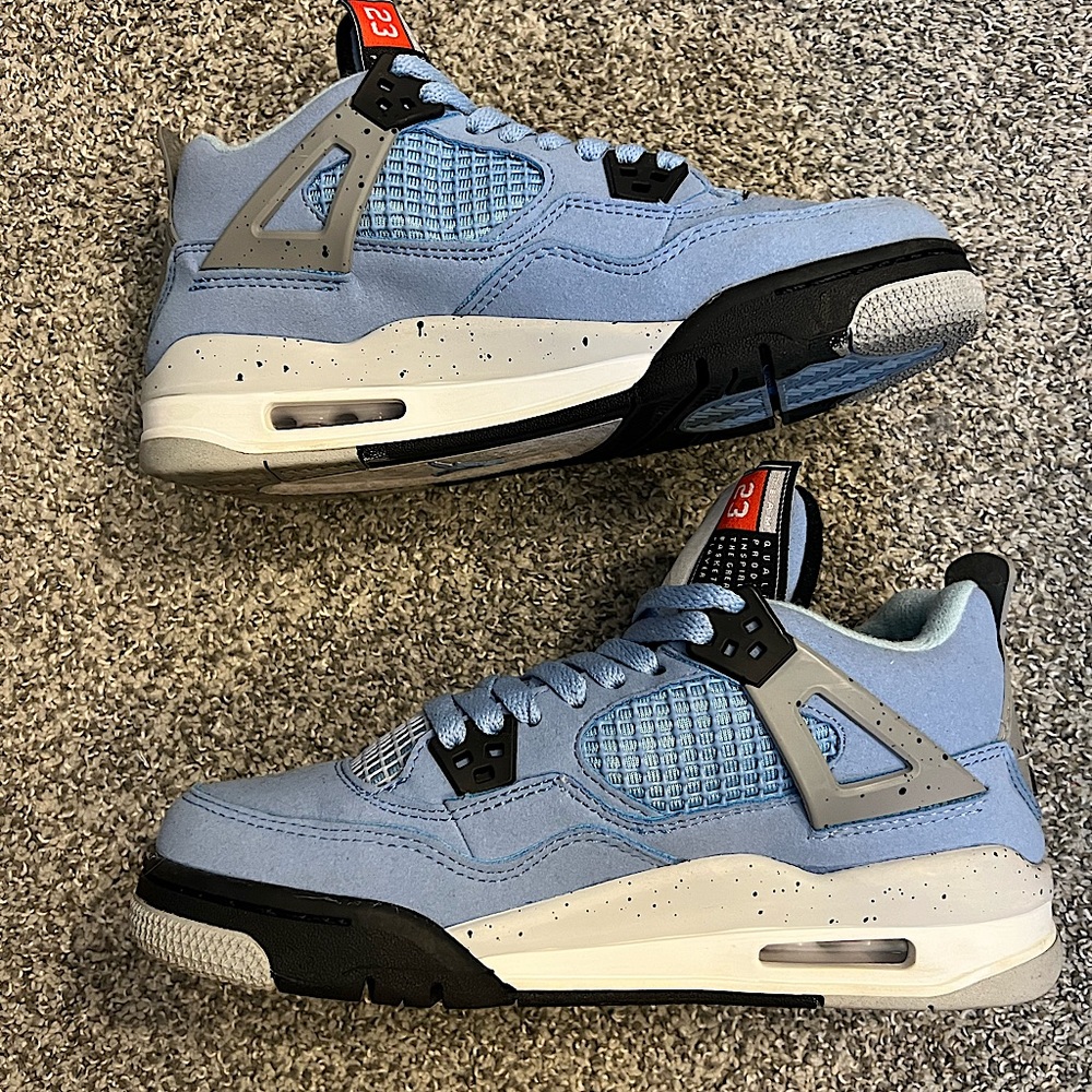 Air Jordan 4 Retro ‘University Blue’